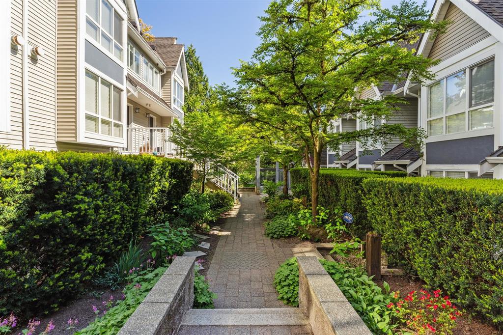 1 – 995 Lynn Valley Road